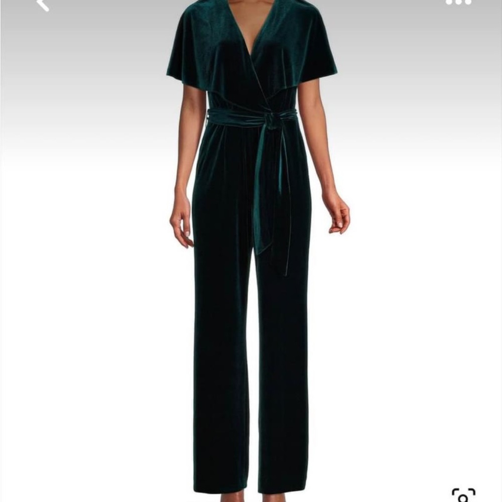 Gorgeous V-Neck Deep Emerald Green
Velvet Jumpsuit-Worn Once Alex Marie W/ Belt